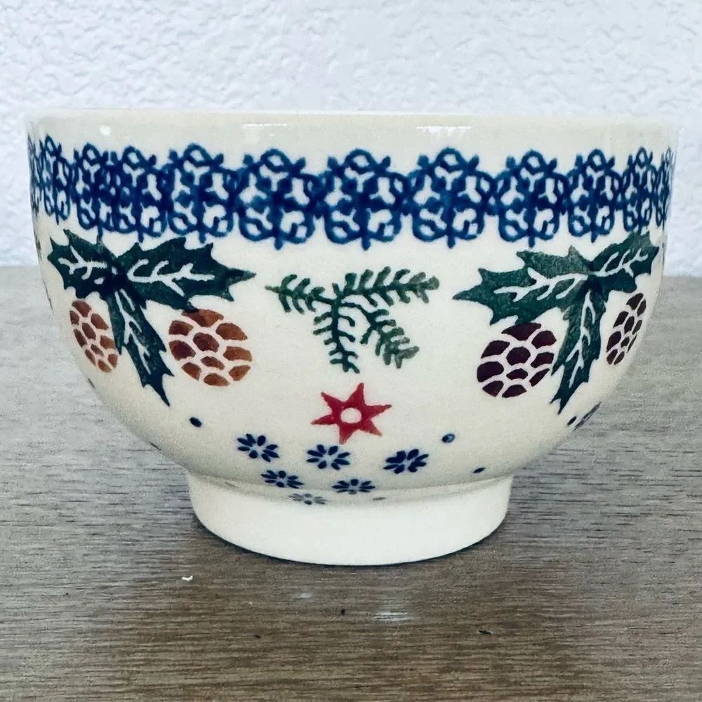 Boleslawiec Polish Pottery Christmas Holly Pinecones Serving Bowl Dish